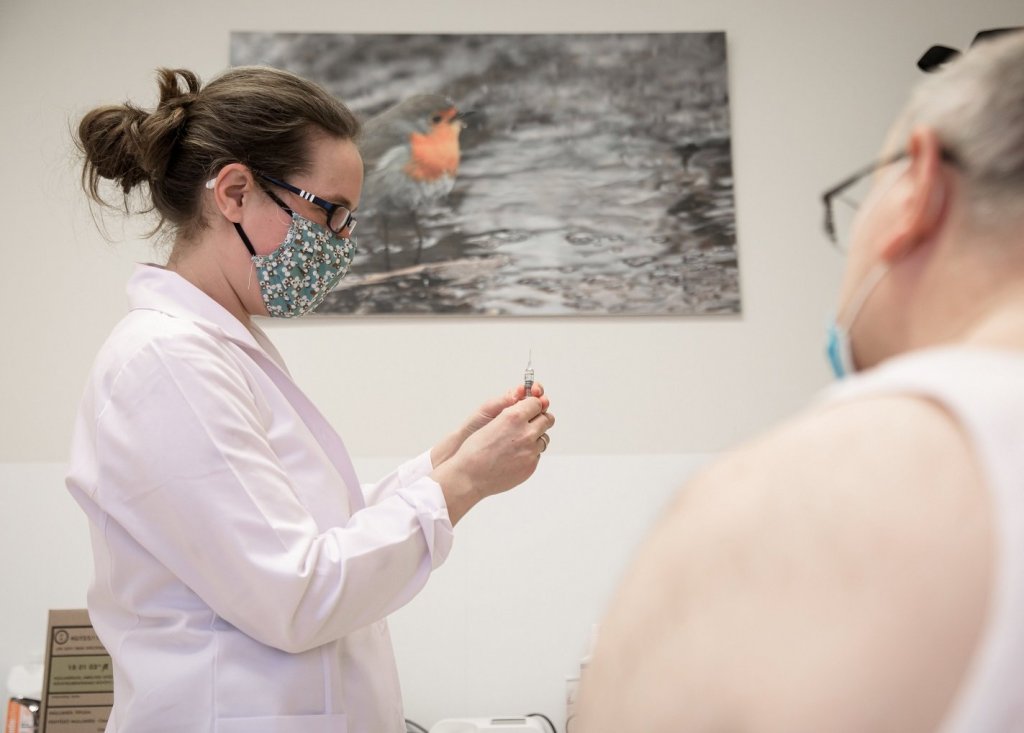 Folyamatosan oltják az időseket és a krónikus betegeket Szentendrén