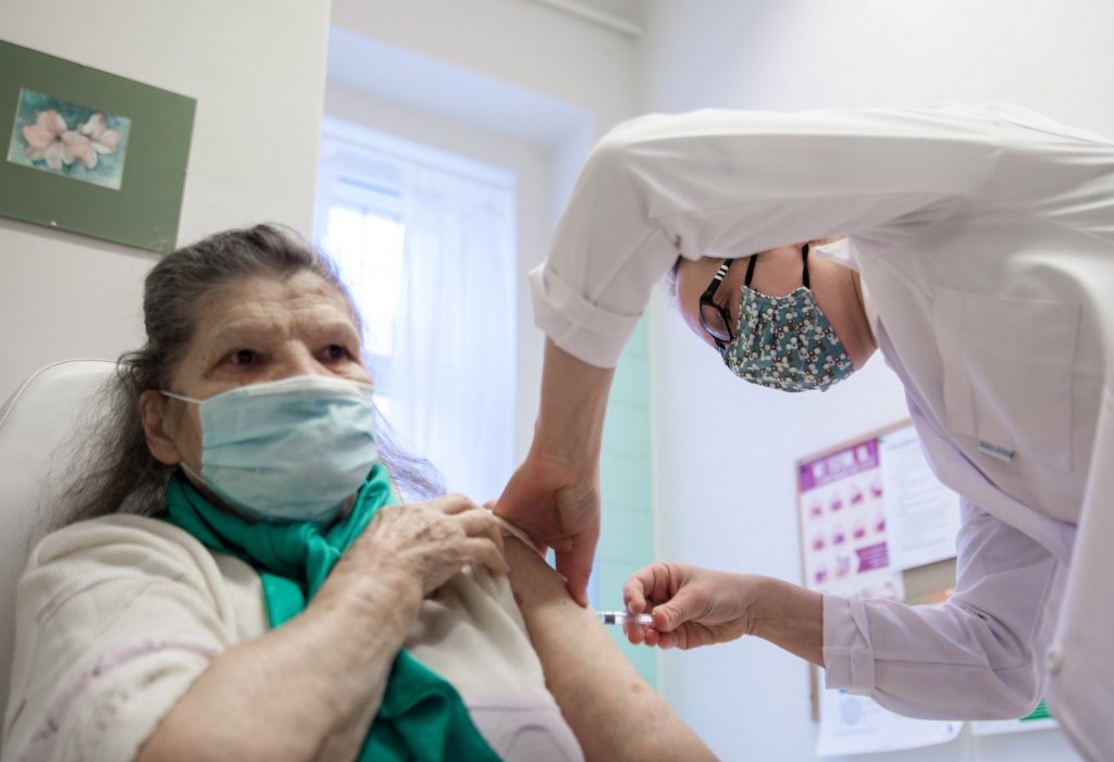 Folyamatosan oltják az időseket és a krónikus betegeket Szentendrén