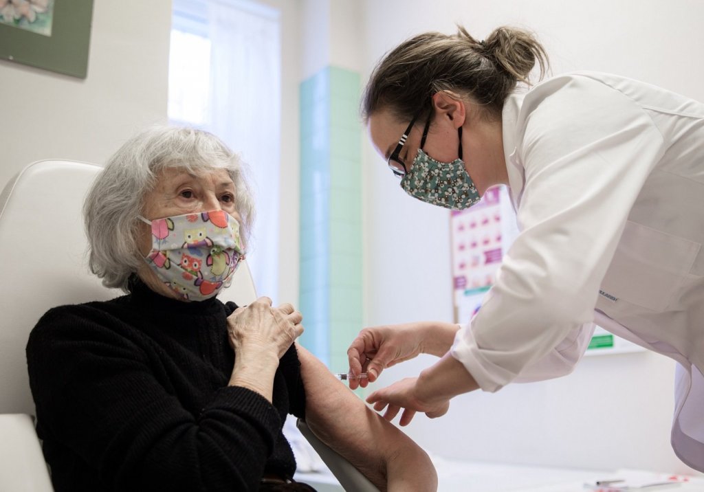 Folyamatosan oltják az időseket és a krónikus betegeket Szentendrén